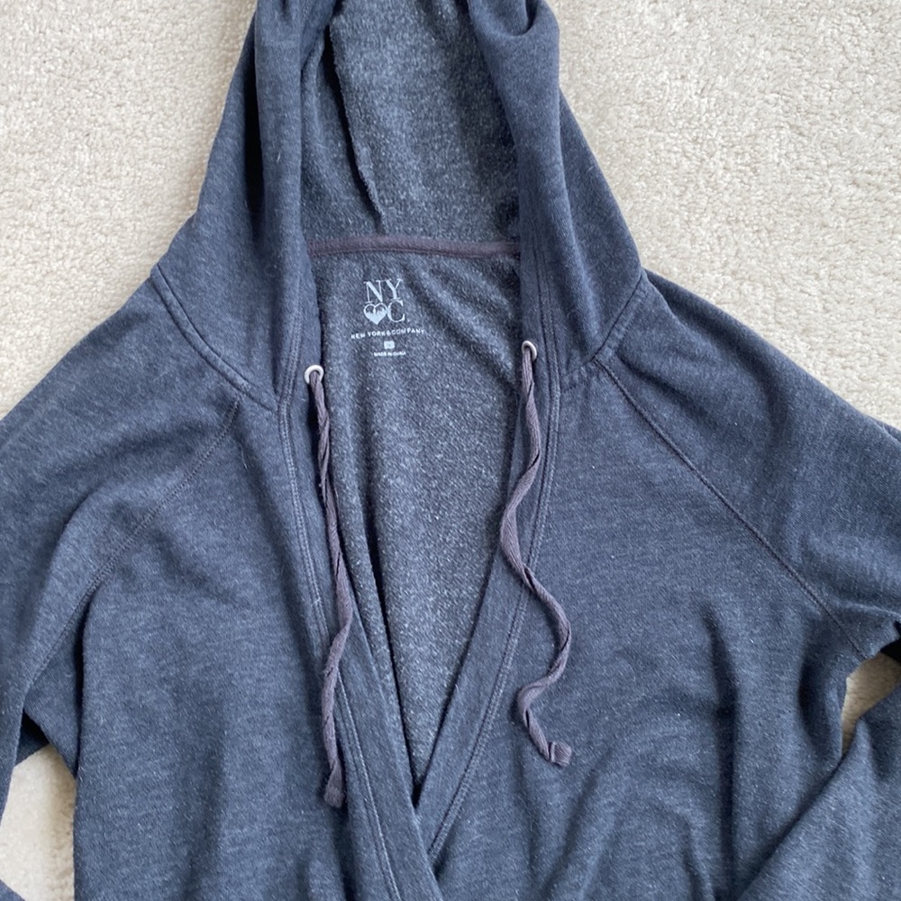 New York and company sweatshirt - Picture 2 of 2